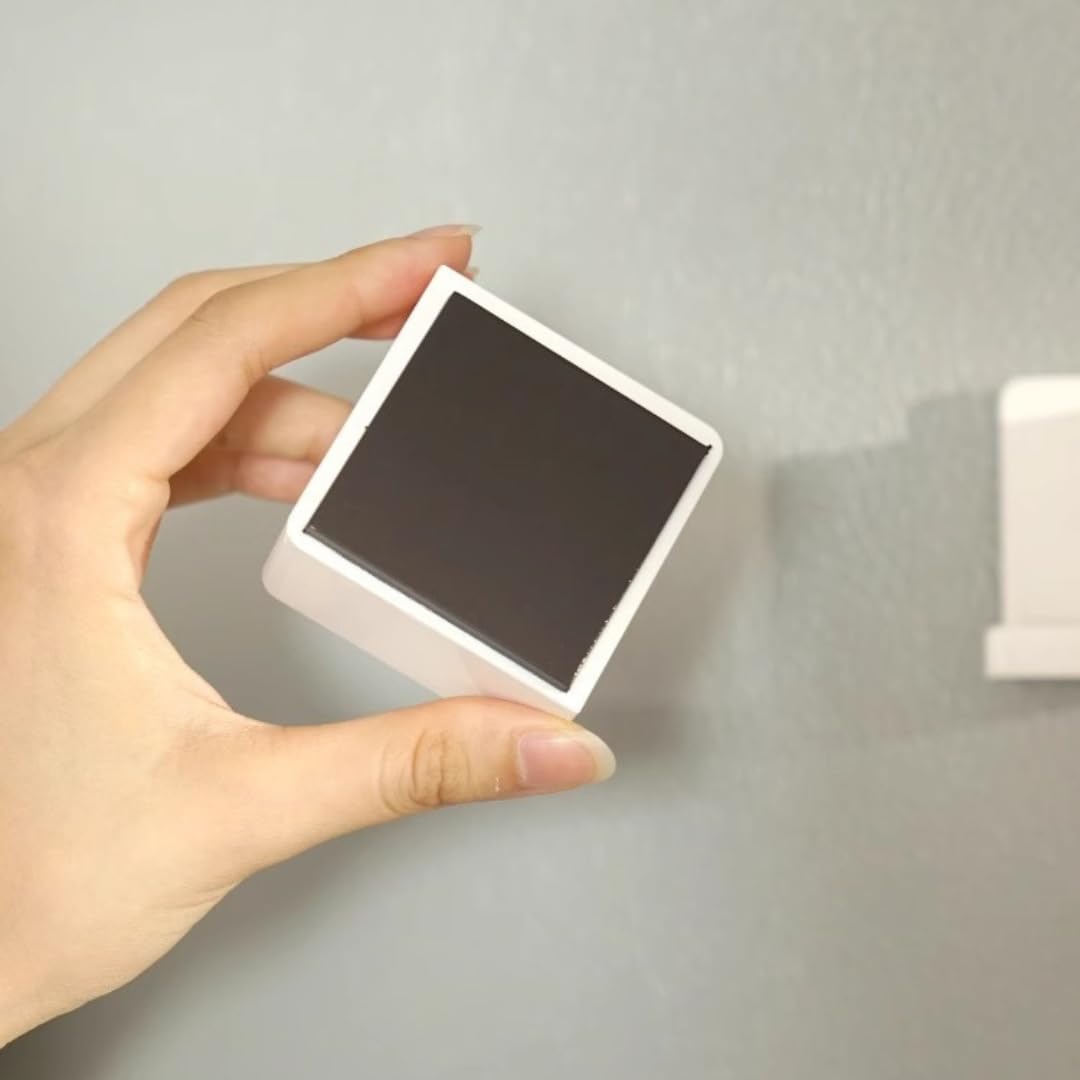 Minimalistic "Diagonal" Phone Holder
